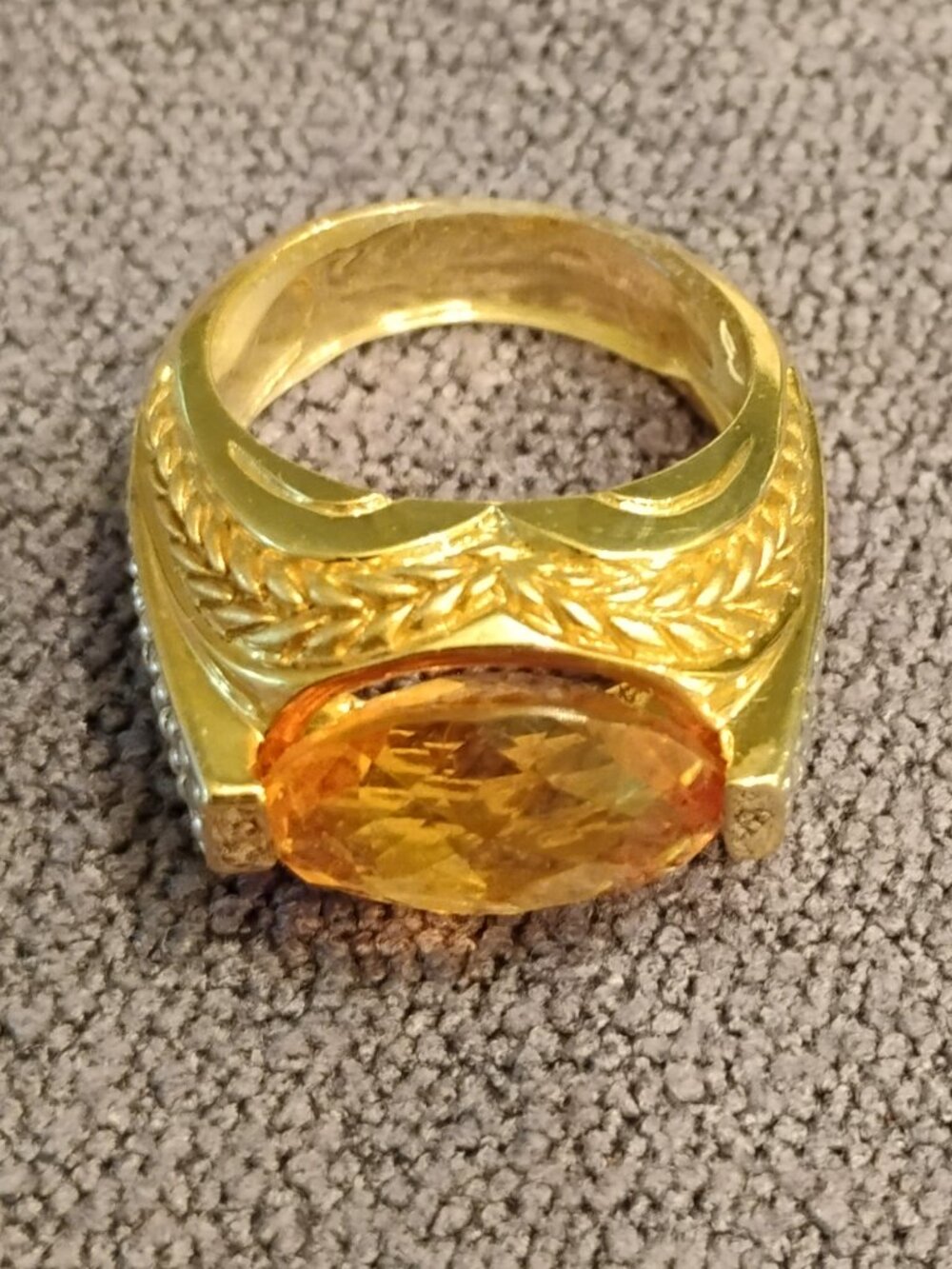 Stunning vintage 18k gold, diamond and citrine ring